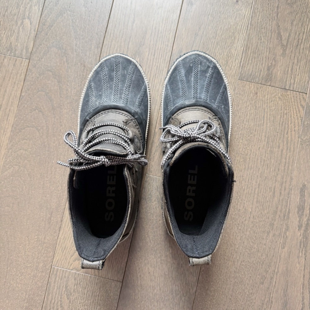 GOOD USED CONDITION SOREL RAIN BOOTS